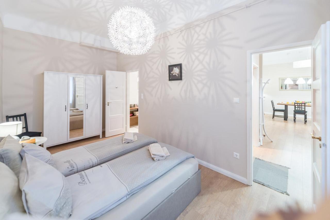 Appartamento Downtown Heart 3 Bdr, 2 Bath, A/C Budapest Esterno foto
