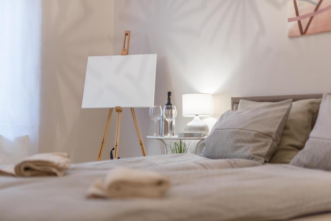 Appartamento Downtown Heart 3 Bdr, 2 Bath, A/C Budapest Esterno foto