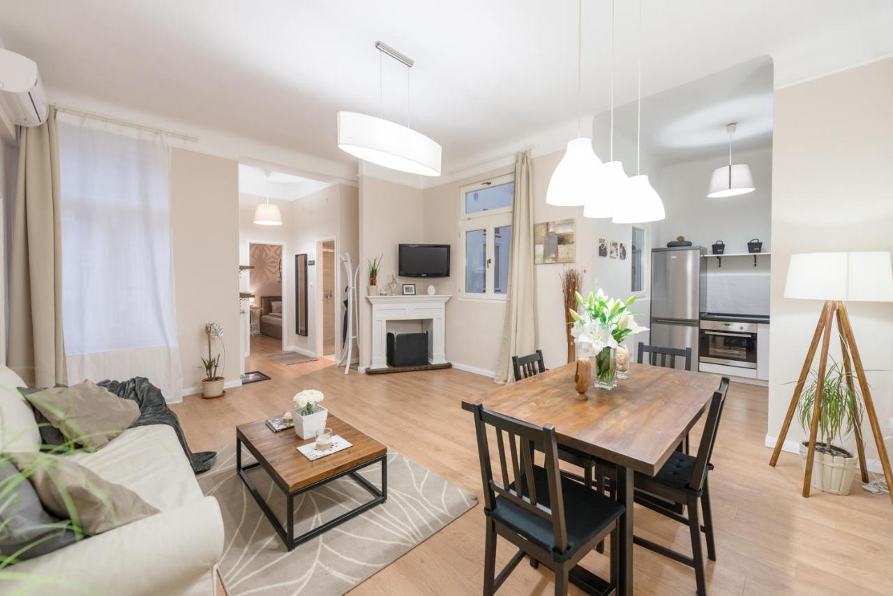 Appartamento Downtown Heart 3 Bdr, 2 Bath, A/C Budapest Esterno foto
