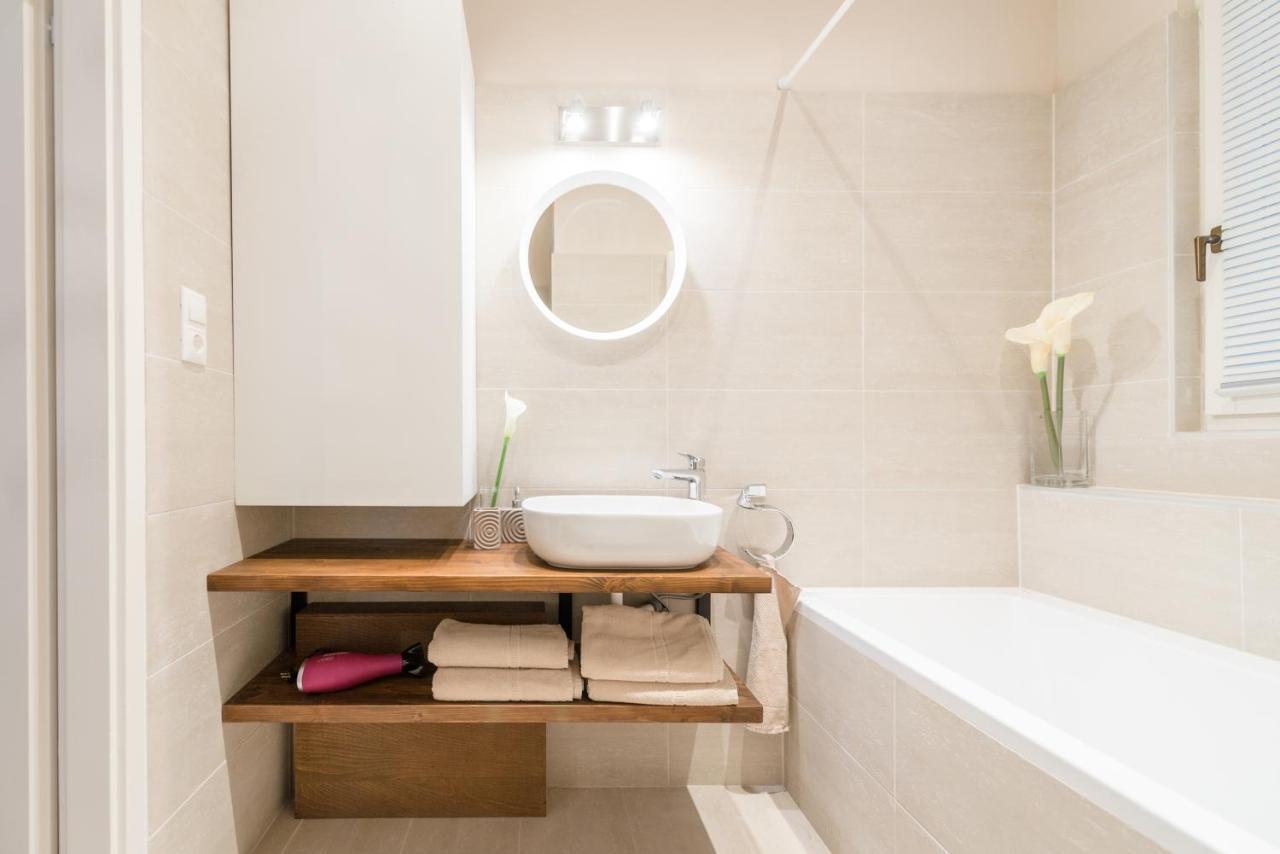 Appartamento Downtown Heart 3 Bdr, 2 Bath, A/C Budapest Esterno foto
