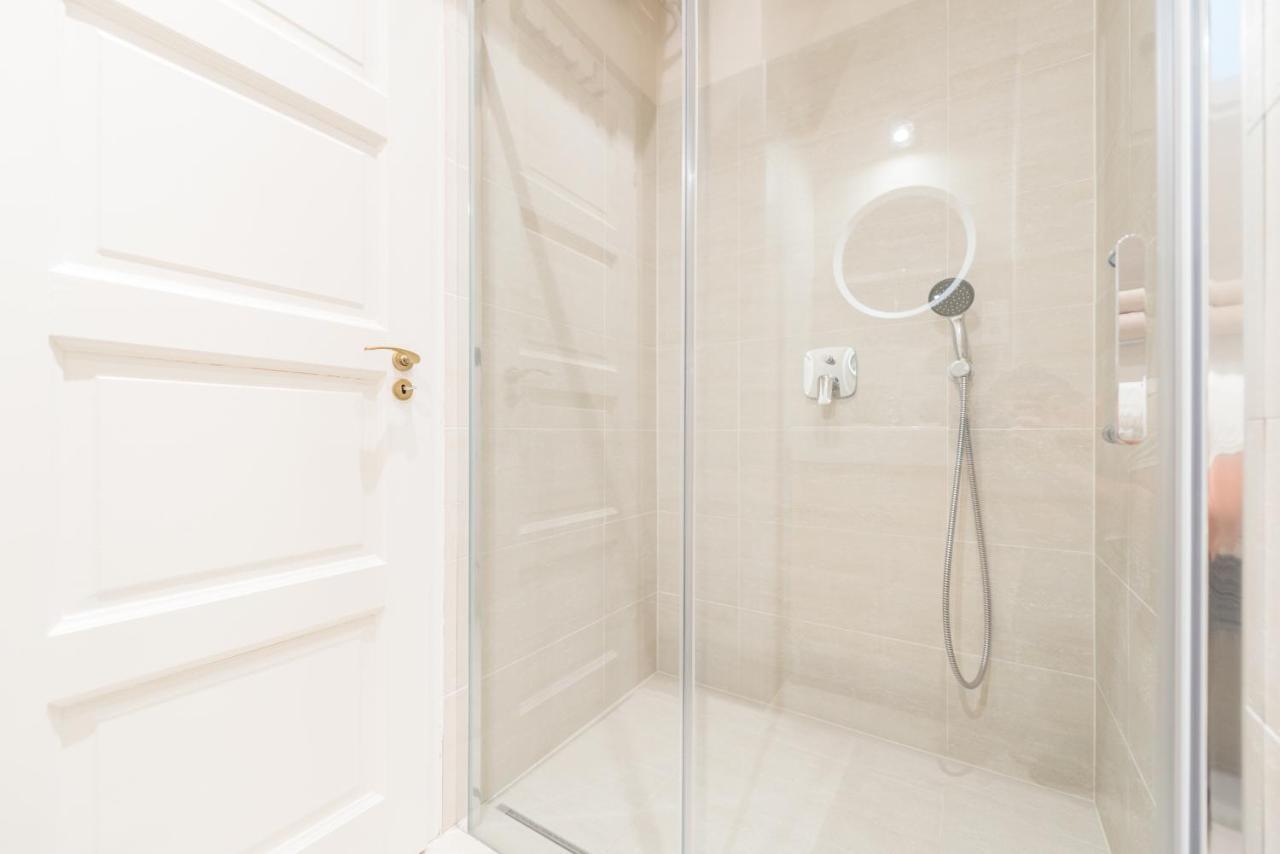 Appartamento Downtown Heart 3 Bdr, 2 Bath, A/C Budapest Esterno foto