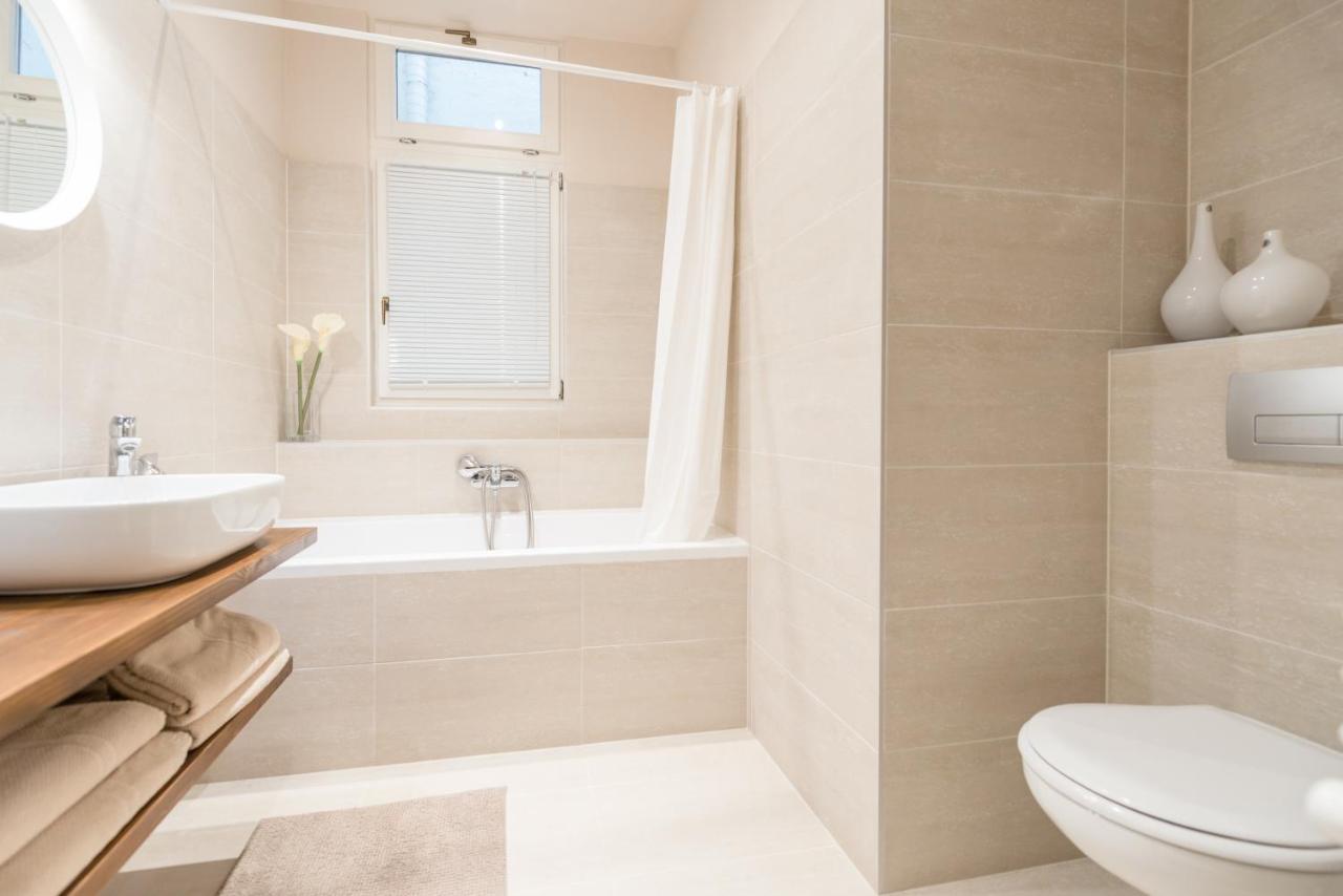 Appartamento Downtown Heart 3 Bdr, 2 Bath, A/C Budapest Esterno foto