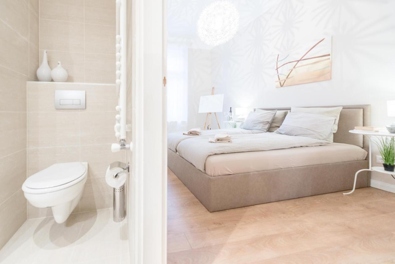 Appartamento Downtown Heart 3 Bdr, 2 Bath, A/C Budapest Esterno foto