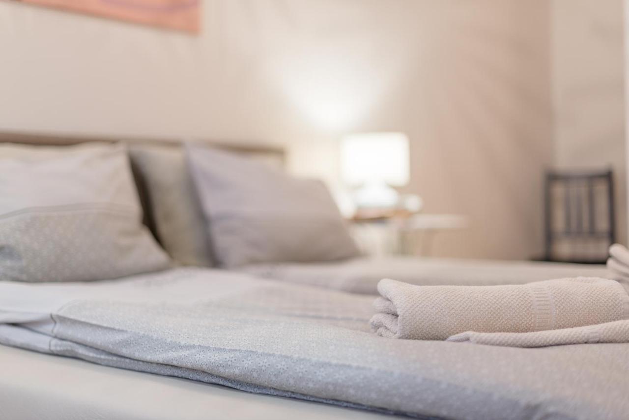 Appartamento Downtown Heart 3 Bdr, 2 Bath, A/C Budapest Esterno foto
