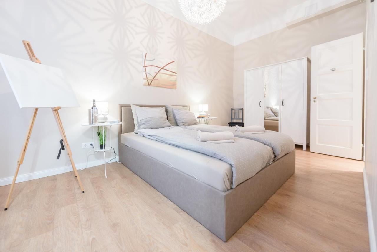 Appartamento Downtown Heart 3 Bdr, 2 Bath, A/C Budapest Esterno foto