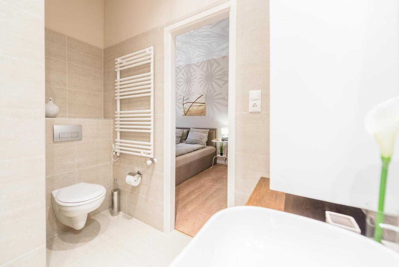 Appartamento Downtown Heart 3 Bdr, 2 Bath, A/C Budapest Esterno foto