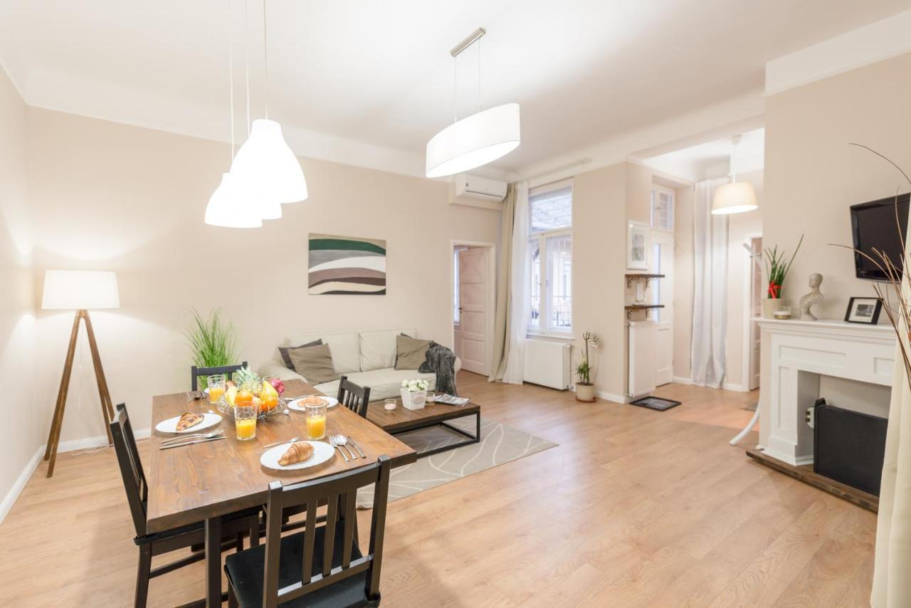 Appartamento Downtown Heart 3 Bdr, 2 Bath, A/C Budapest Esterno foto