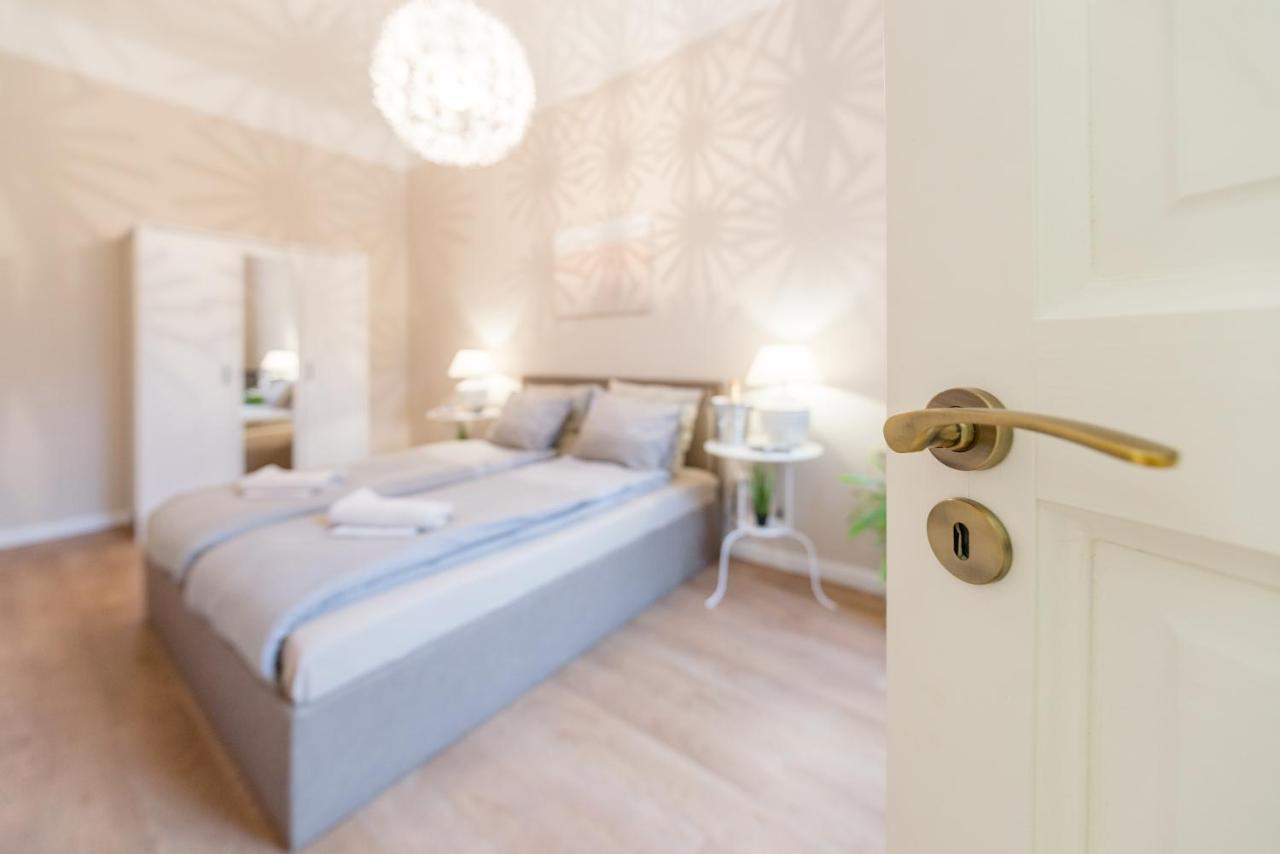 Appartamento Downtown Heart 3 Bdr, 2 Bath, A/C Budapest Esterno foto